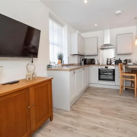 Livingstone Street With Free Parking Daire