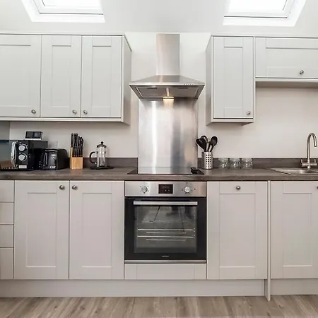 Livingstone Street With Free Parking *