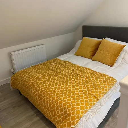 Livingstone Street With Free Parking Daire York