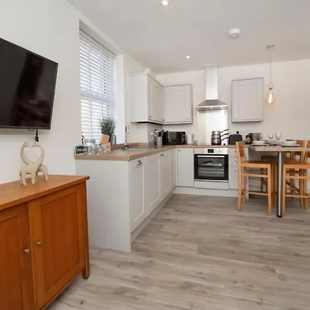 Livingstone Street With Free Parking *