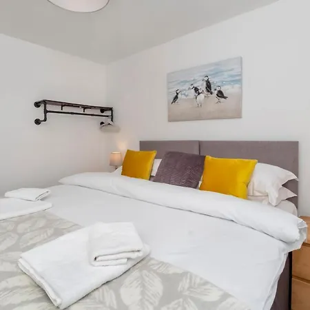 Livingstone Street With Free Parking יורק