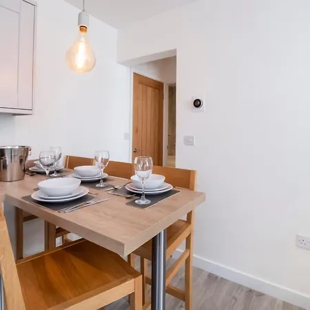 Livingstone Street With Free Parking *