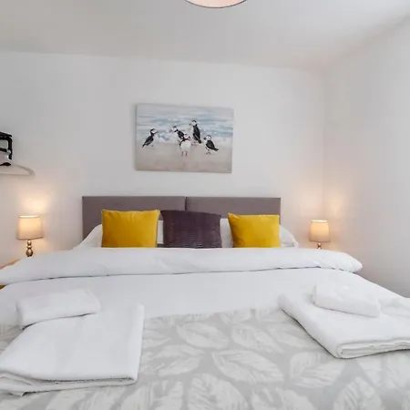 Livingstone Street With Free Parking יורק