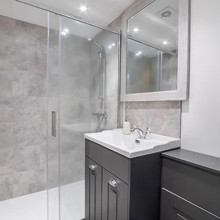 Apartment Livingstone Street With Free Parking York