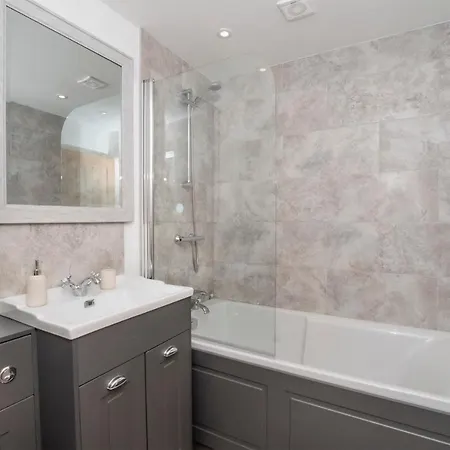 Livingstone Street With Free Parking 公寓